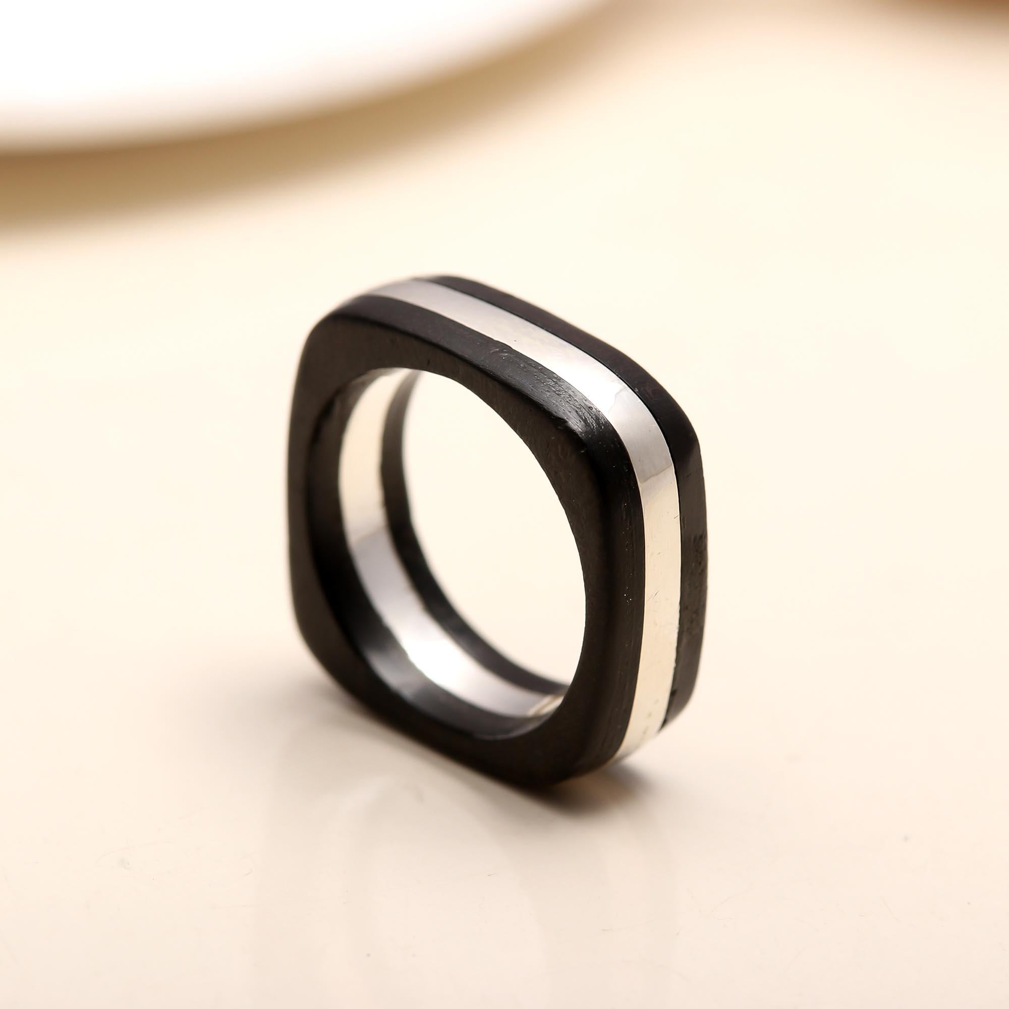 Bold stripe design silver band ring for gifting