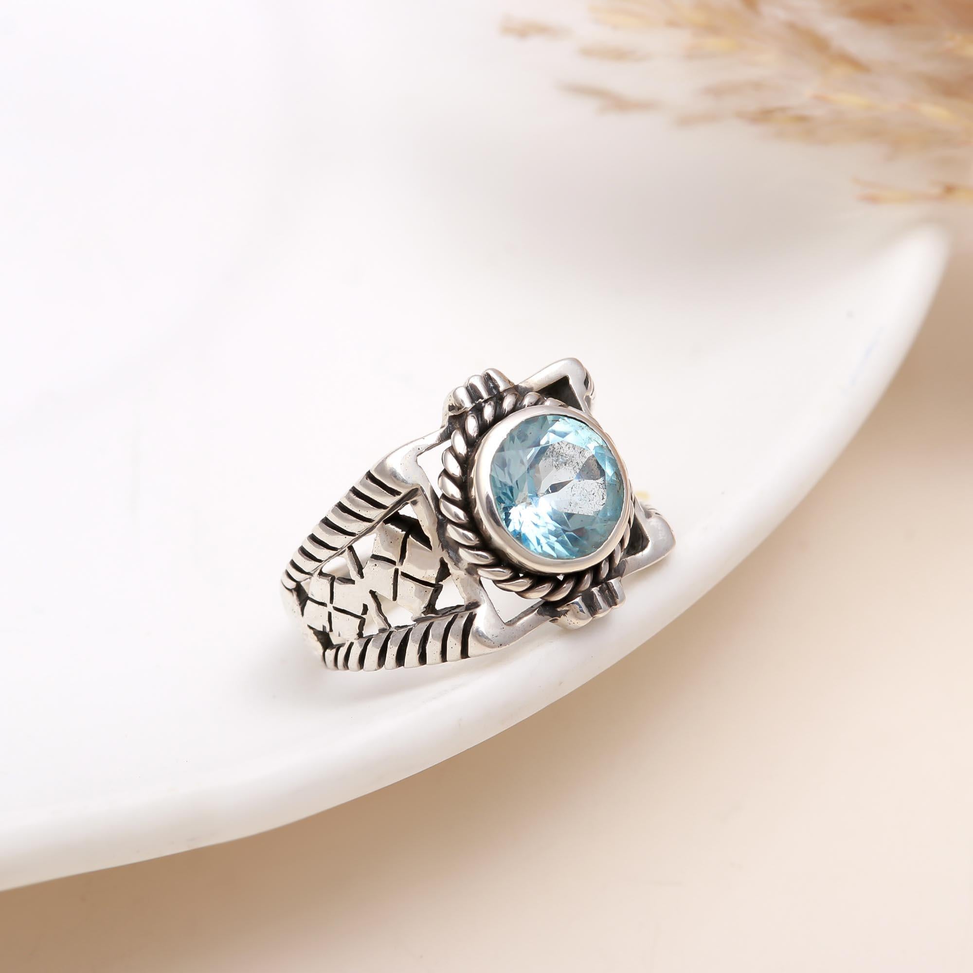 925 Silver Round Blue Topaz Vintage Pattern Ring front view