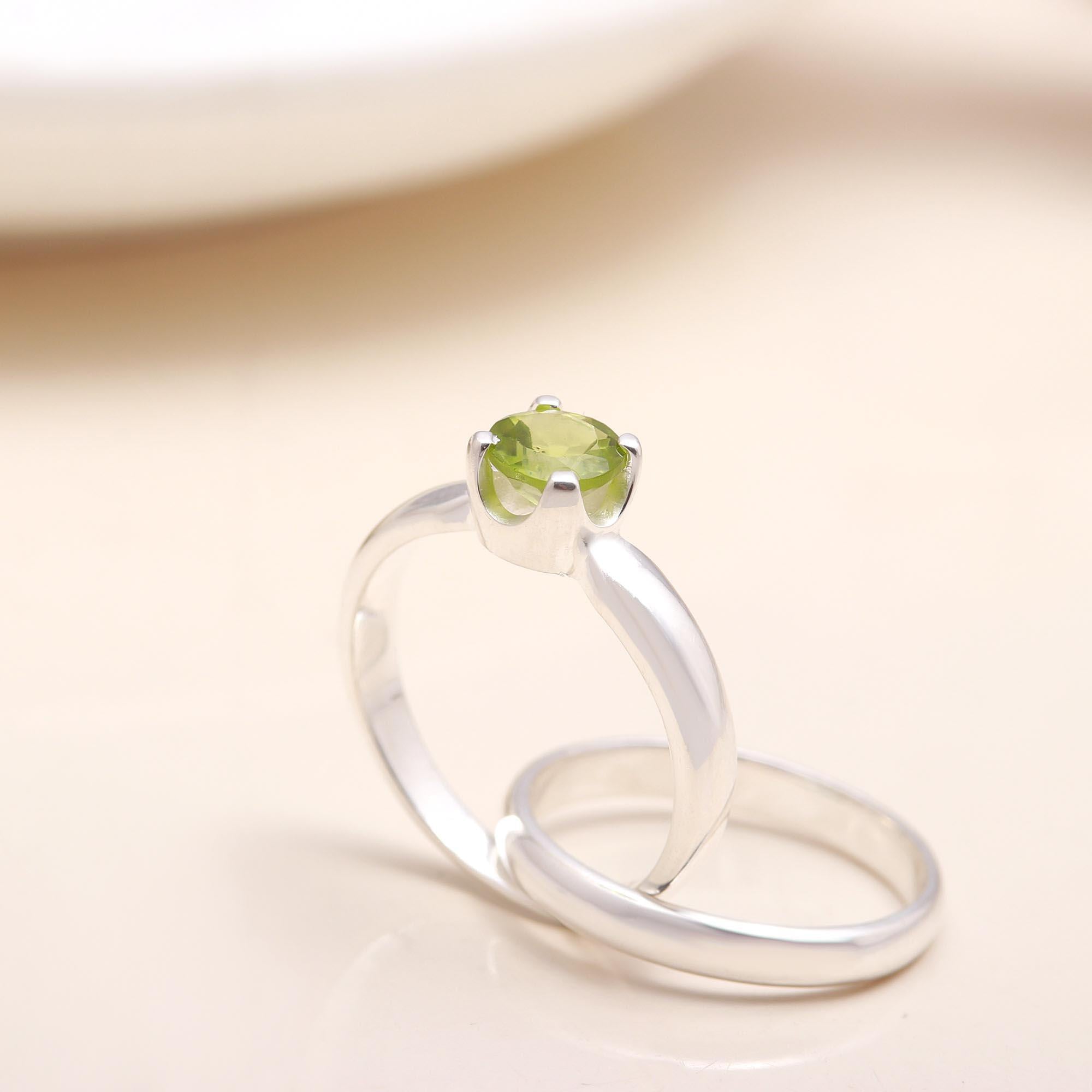 The Verde Crown: Round Peridot High-Set Ring